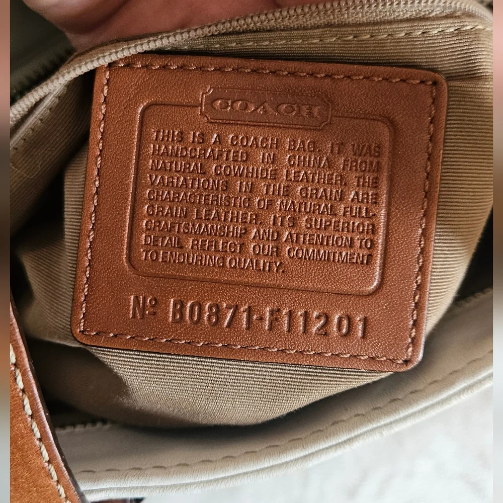 Coach Hampton Leather bucket tote shoulder bag. #f11201 - Picture 6 of 8